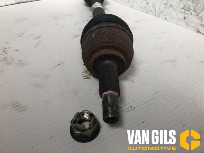 Homokineetas links-voor van een Renault Megane II Grandtour (KM) 1.5 dCi 105 2007