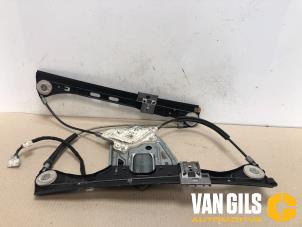 Gebruikte Raammechaniek 4Deurs links-voor Mercedes C (W203) 2.2 C-200 CDI 16V Prijs € 50,00 Margeregeling aangeboden door Van Gils Automotive