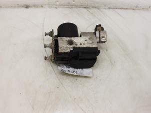 Używane Pompa ABS Mercedes A (W168) 1.7 A-170 CDI 16V Cena € 75,00 Procedura marży oferowane przez Van Gils Automotive