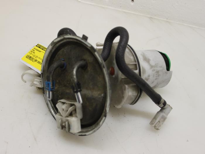 Opvoerpomp van een Opel Vectra B Caravan (31) 2.0 Di 16V 1998