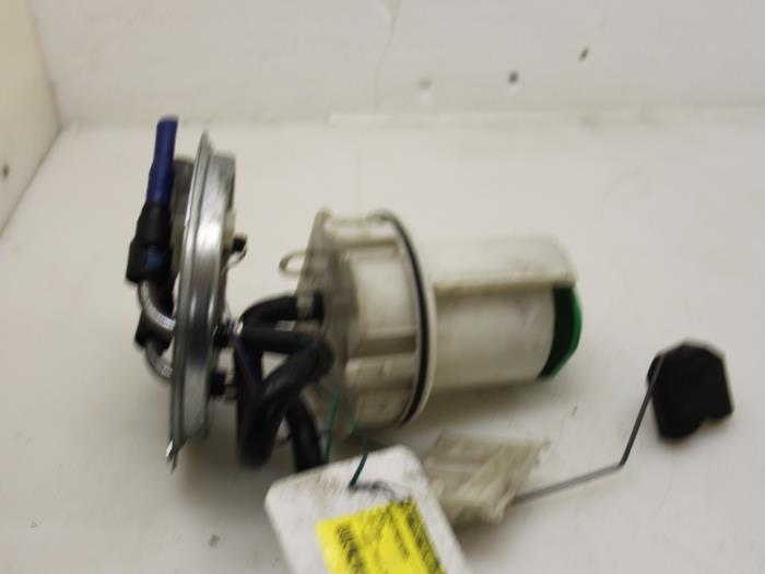 Opvoerpomp van een Opel Vectra B (36) 2.0 Di 16V 2000