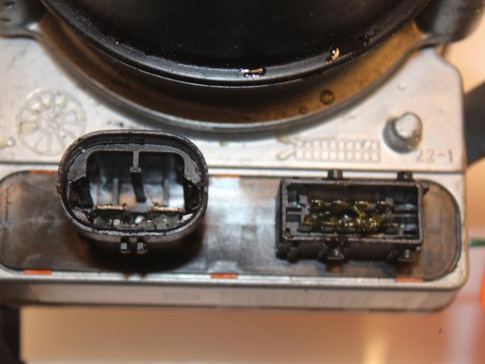 Elservostyrningsenhet från en Peugeot 307 (3A/C/D) 1.4 2002