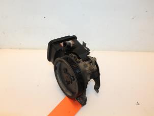 Gebruikte Stuurbekrachtiging Pomp BMW 3 serie Touring (E46/3) 320d 16V Prijs € 60,00 Margeregeling aangeboden door Van Gils Automotive