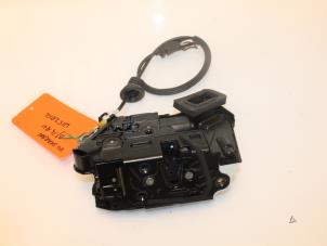 Begagnade Dörrlåsmekanism, 4-dörrars, höger fram Volkswagen Sharan (7N) 2.0 TDI 16V 4Motion Pris € 52,03 Inklusive moms erbjuds av Van Gils Automotive