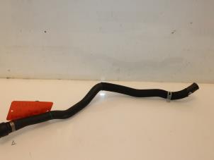 Gebruikte Waterslang aansluiting BMW X1 (E84) sDrive 18i 2.0 16V Prijs € 30,00 Margeregeling aangeboden door Van Gils Automotive