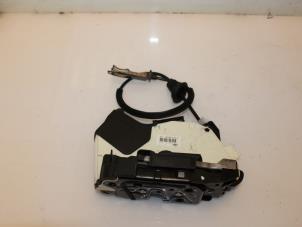 Begagnade Dörrlåsmekanism, 4-dörrars, höger fram Volkswagen Sharan (7N) 2.0 TDI 16V Pris € 52,03 Inklusive moms erbjuds av Van Gils Automotive