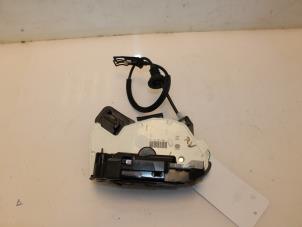 Begagnade Dörrlåsmekanism, 4-dörrars, höger fram Volkswagen Sharan (7N) 1.4 TSI 16V Pris € 52,03 Inklusive moms erbjuds av Van Gils Automotive