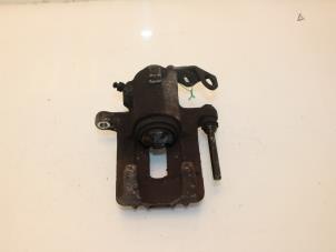 Używane Zacisk hamulcowy prawy tyl Alfa Romeo 146 (930B) 1.4 Twin Spark 16V Cena € 65,00 Procedura marży oferowane przez Van Gils Automotive