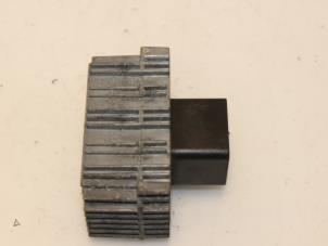 Gebruikte Gloeirelais Opel Vectra C 2.2 DTI 16V Prijs € 35,00 Margeregeling aangeboden door Van Gils Automotive