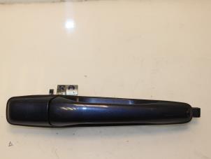 Używane Uchwyt drzwi prawych tylnych wersja 4-drzwiowa Mitsubishi Grandis (NA) 2.0 DI-D 16V Cena € 40,00 Procedura marży oferowane przez Van Gils Automotive