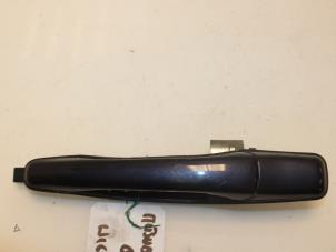 Begagnade Dörrhandtag, 4-dörrars, vänster bak Mitsubishi Grandis (NA) 2.4 16V MIVEC Pris € 40,00 Marginaltabell erbjuds av Van Gils Automotive