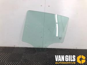 Gebruikte Portierruit 4Deurs links-achter Opel Corsa D 1.3 CDTi 16V ecoFLEX Prijs € 30,00 Margeregeling aangeboden door Van Gils Automotive