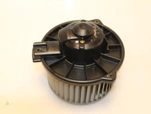 Begagnade Fläktmotor för uppvärmning och ventilation Toyota Yaris (P1) 1.0 16V VVT-i Pris € 45,00 Marginaltabell erbjuds av Van Gils Automotive