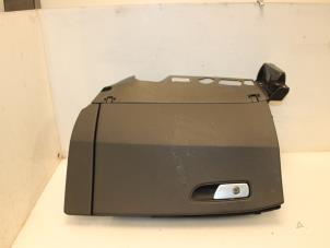 Begagnade Handskfack Audi Q7 (4MB/4MG) 3.0 TDI V6 24V e-tron plug-in hybrid Pris € 87,12 Inklusive moms erbjuds av Van Gils Automotive