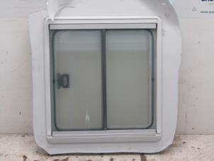 Begagnade Extra fönster, 2-dörrars, höger bak Fiat Ducato (230/231/232) 2.5 TDI Pris € 136,13 Inklusive moms erbjuds av Snuverink Autodemontage