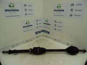 Używane Os napedowa prawy przód Renault Megane II (BM/CM) 1.6 16V Cena € 25,33 Procedura marży oferowane przez Snuverink Autodemontage