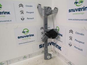 Begagnade Fönstermekanism, 2-dörrars, vänster fram Citroen C1 1.0 12V Pris € 24,99 Marginaltabell erbjuds av Snuverink Autodemontage