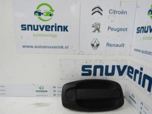 Begagnade Handtag, skjutdörr, höger Opel Combo 1.6 CDTI 16V ecoFlex Dualogic Pris € 36,30 Inklusive moms erbjuds av Snuverink Autodemontage