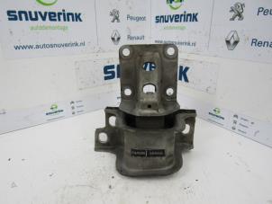 Używane Wspornik skrzyni biegów Peugeot Boxer (U9) 2.2 HDi 120 Euro 4 Cena € 30,25 Z VAT oferowane przez Snuverink Autodemontage
