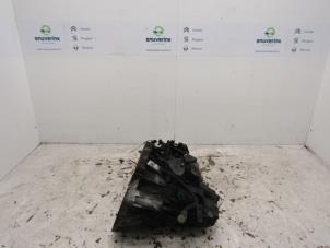 Begagnade Växellåda Renault Clio III (BR/CR) 1.5 dCi 105 FAP Pris € 99,98 Marginaltabell erbjuds av Snuverink Autodemontage