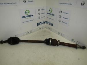 Begagnade Drivaxel, höger fram Renault Clio III Estate/Grandtour (KR) 1.2 16V TCE 100 Pris € 25,33 Marginaltabell erbjuds av Snuverink Autodemontage