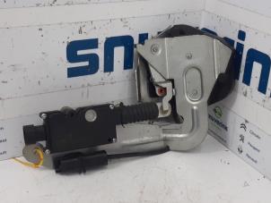 Gebruikte Schuifdeur Slotmechaniek links Peugeot 807 2.0 16V Prijs € 34,98 Margeregeling aangeboden door Snuverink Autodemontage