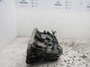 Begagnade Växellåda Renault Espace (JK) 2.2 dCi 16V Pris € 74,98 Marginaltabell erbjuds av Snuverink Autodemontage