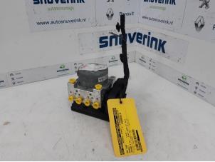 Używane Pompa ABS Renault Megane IV Estate (RFBK) 1.5 Energy dCi 110 Cena € 272,23 Z VAT oferowane przez Snuverink Autodemontage