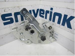 Begagnade Låsmekanism, skjutdörr, höger Renault Trafic New (FL) 2.0 dCi 16V 90 Pris € 30,25 Inklusive moms erbjuds av Snuverink Autodemontage