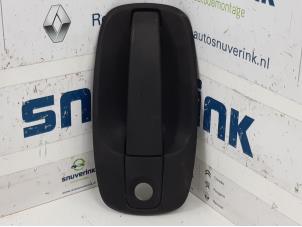 Begagnade Dörrhandtag, 2-dörrars, vänster Renault Trafic New (FL) 2.5 dCi 16V 115 FAP Pris € 30,25 Inklusive moms erbjuds av Snuverink Autodemontage