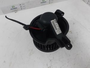 Begagnade Fläktmotor för uppvärmning och ventilation Peugeot Partner 2.0 HDi Pris € 25,33 Marginaltabell erbjuds av Snuverink Autodemontage