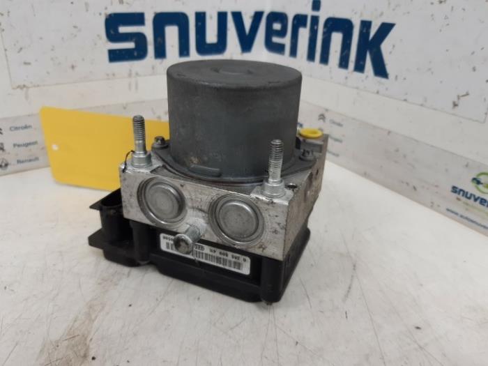 ABS-pump från en Renault Clio III (BR/CR) 1.4 16V 2005