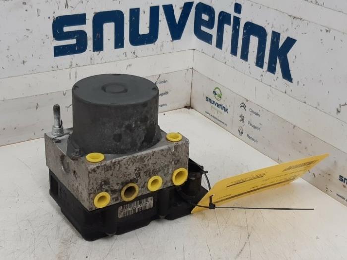ABS-pump från en Renault Clio III (BR/CR) 1.4 16V 2005