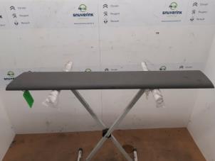 Begagnade Dekorstripe Opel Vivaro 2.0 CDTI 16V Pris € 54,44 Inklusive moms erbjuds av Snuverink Autodemontage