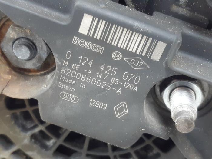 Dynamo från en Renault Clio III (BR/CR) 1.4 16V 2005
