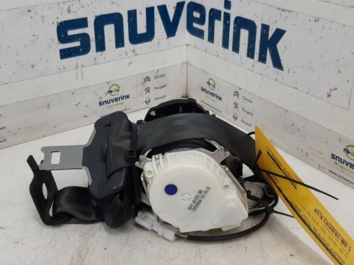 Bakre säkerhetsbälte, höger från en Renault Clio III (BR/CR) 1.4 16V 2005