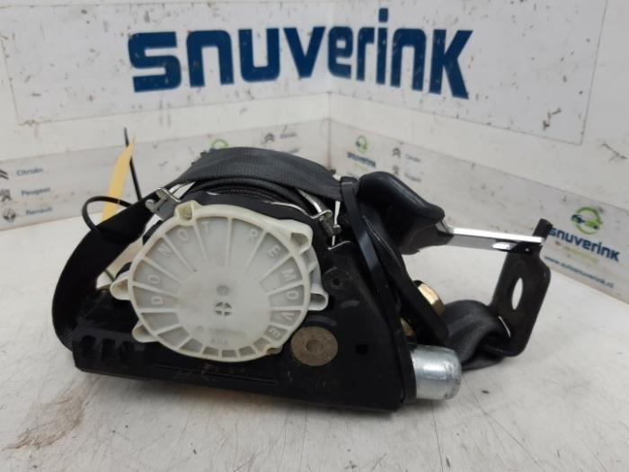 Bakre säkerhetsbälte, höger från en Renault Clio III (BR/CR) 1.4 16V 2005