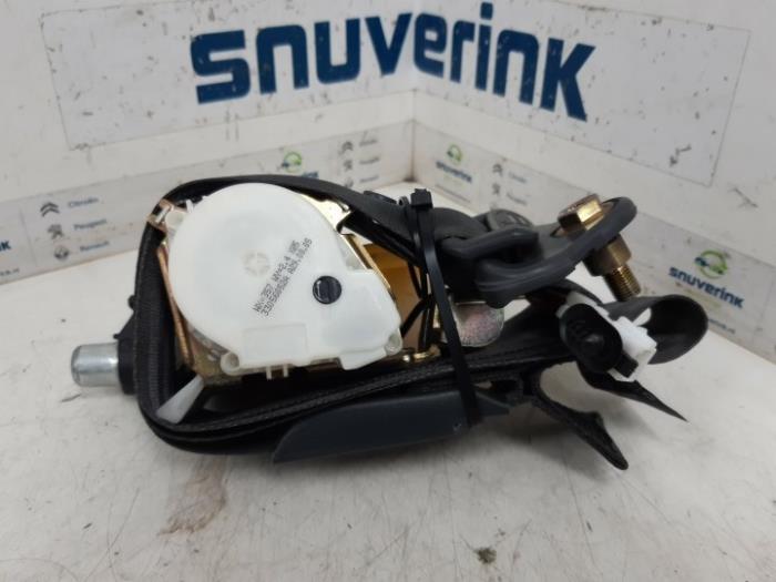 Främre säkerhetsbälte, höger från en Renault Clio III (BR/CR) 1.4 16V 2005