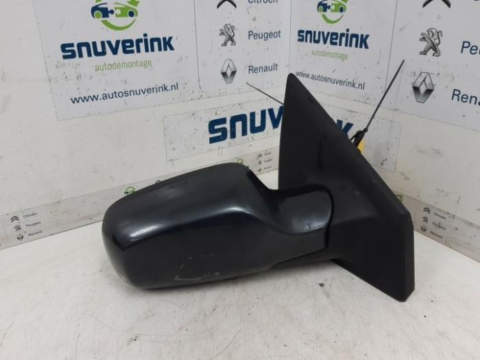 Skärmspegel, höger från en Renault Clio III (BR/CR) 1.4 16V 2005
