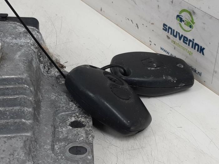 Dator, motorstyrning från en Renault Clio III (BR/CR) 1.4 16V 2005