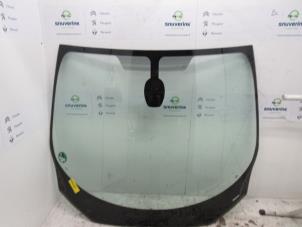 Gebruikte Voorruit Renault Scénic III (JZ) 1.5 dCi 110 Prijs € 49,98 Margeregeling aangeboden door Snuverink Autodemontage
