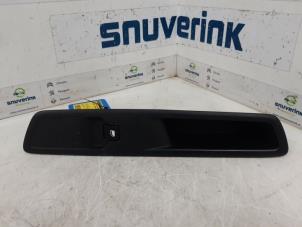 Używane Przelacznik elektrycznej szyby Peugeot Expert (V1/VA/VB/VE/VF/VT/VY) 1.6 Blue HDi 95 16V Cena € 16,93 Z VAT oferowane przez Snuverink Autodemontage