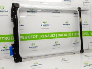 Używane Szyberdach Peugeot 2008 (CU) 1.2 12V e-THP PureTech 130 Cena € 157,50 Procedura marży oferowane przez Snuverink Autodemontage
