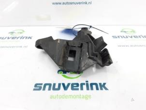 Gebruikte Steun (diversen) Peugeot 208 I (CA/CC/CK/CL) 1.2 Vti 12V PureTech 82 Prijs € 20,00 Margeregeling aangeboden door Snuverink Autodemontage