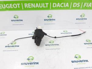 Gebruikte Deurslot Mechaniek 4Deurs rechts-voor Peugeot 407 SW (6E) 2.0 HDiF 16V Prijs € 36,30 Inclusief btw aangeboden door Snuverink Autodemontage