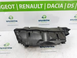 Gebruikte Luchtfilterhuis Peugeot 308 SW (4E/H) 1.6 VTI 16V Prijs € 29,98 Margeregeling aangeboden door Snuverink Autodemontage
