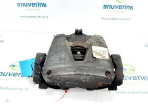 Gebruikte Remklauw (Tang) rechts-voor Peugeot Expert (V1/VA/VB/VE/VF/VT/VY) 1.6 Blue HDi 95 16V Prijs € 36,30 Inclusief btw aangeboden door Snuverink Autodemontage