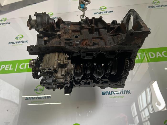 Motor, vevhus från en Nissan Primastar 2.0 dCi 90 2014