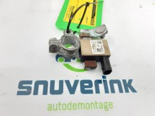 Używane Biegun akumulator Opel Corsa E 1.4 16V Cena € 30,00 Procedura marży oferowane przez Snuverink Autodemontage