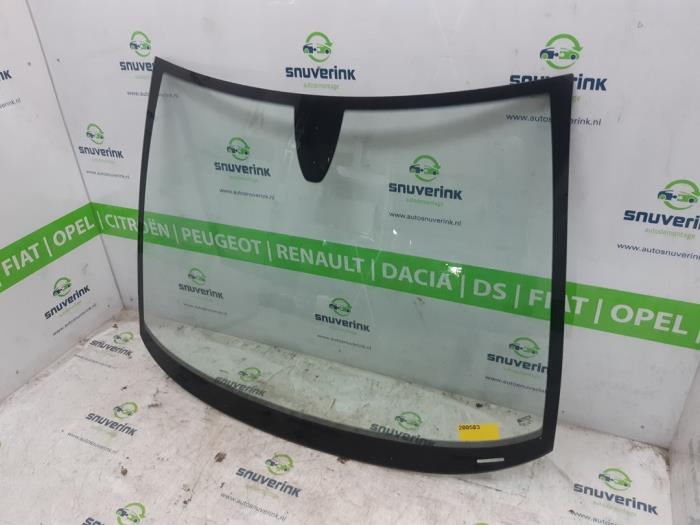 Framruta från en Opel Corsa E 1.4 16V 2018